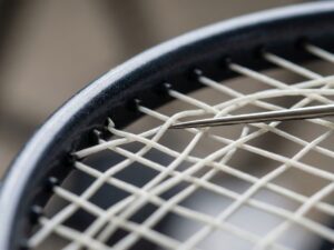 comment bien corder une raquette de badminton