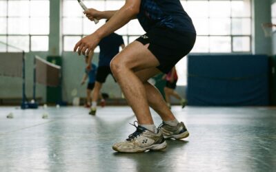 Le jeu de jambes en badminton : comprendre le placement des pieds pour mieux jouer