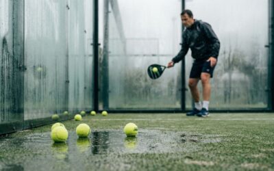 Humidité au padel : observer les balles, la piste et l’adhérence