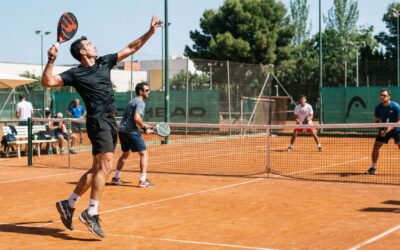 Jouer à gauche au padel : comprendre les responsabilités de la paire