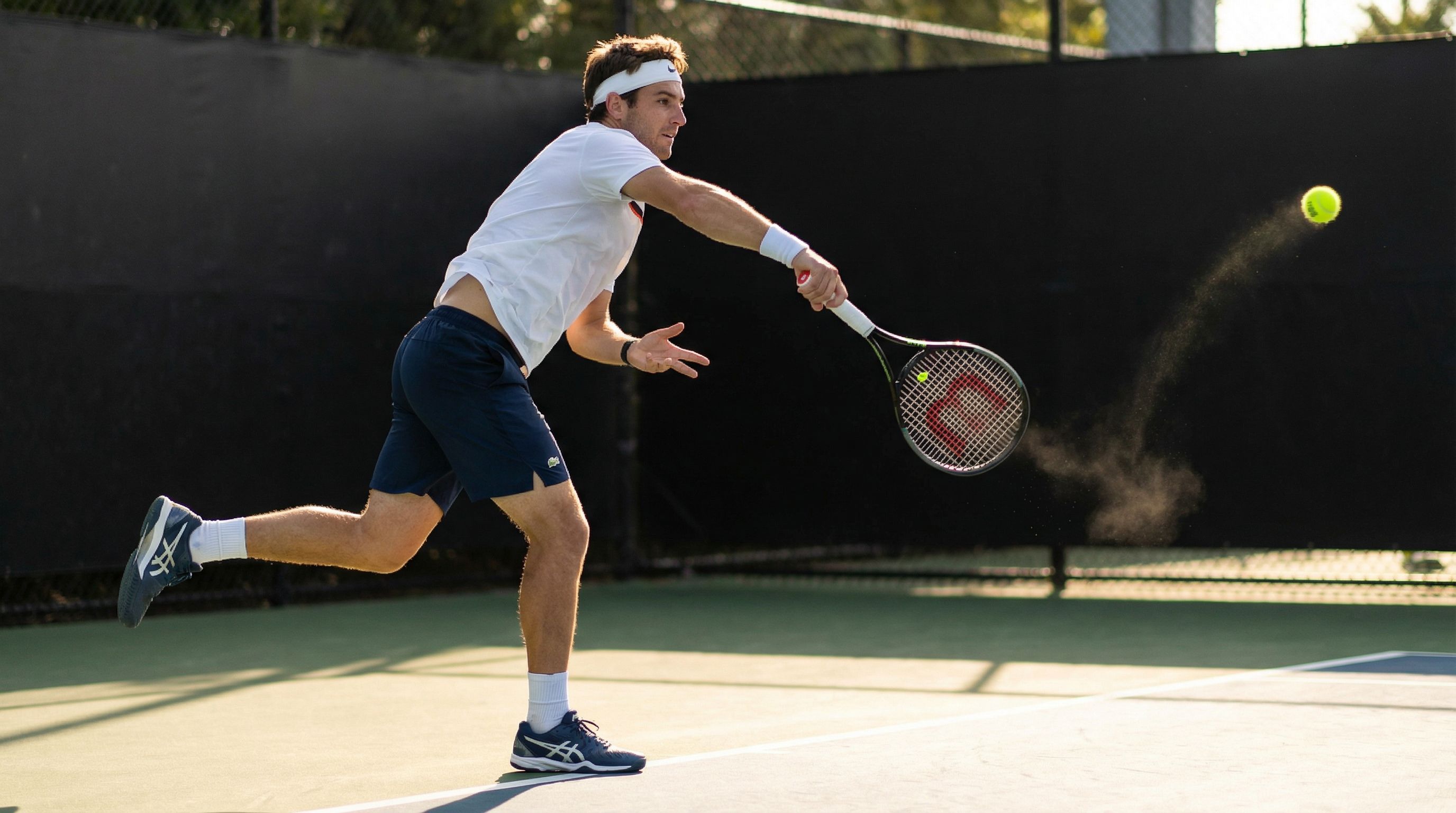 Technique du service slicé au tennis Technique du service slicé au tennis