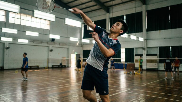 Technique de la main haute badminton