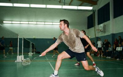 Stratégie au badminton en simple : quelles tactiques pour gagner plus de matchs
