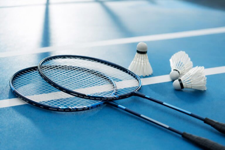 Cordage badminton débutant : comment choisir parmi les bobines et garnitures Yonex et Victor