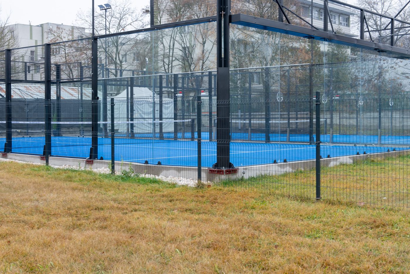 Ouvrir un terrain de padel : structure, revêtement et budget